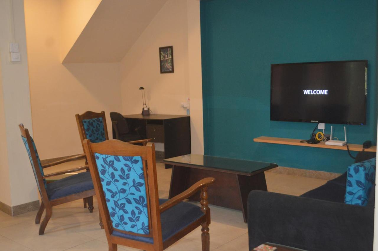 Paramount - 7 Apartment